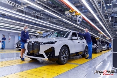 创新BMW iX投产 软件科技如何驱动豪华电动新纪元
